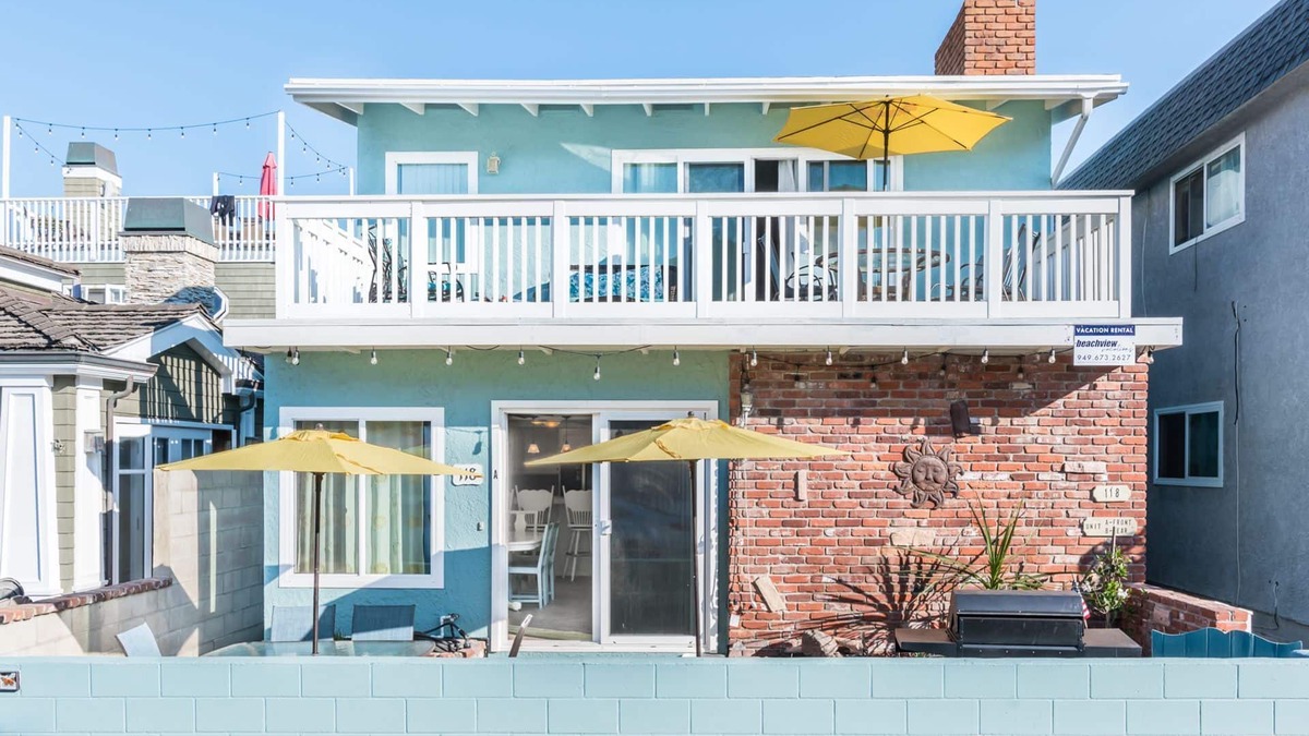 West Newport Condo | Wonderful Family Beachside Vacation Getaway for 14! Half Block to the Beach!