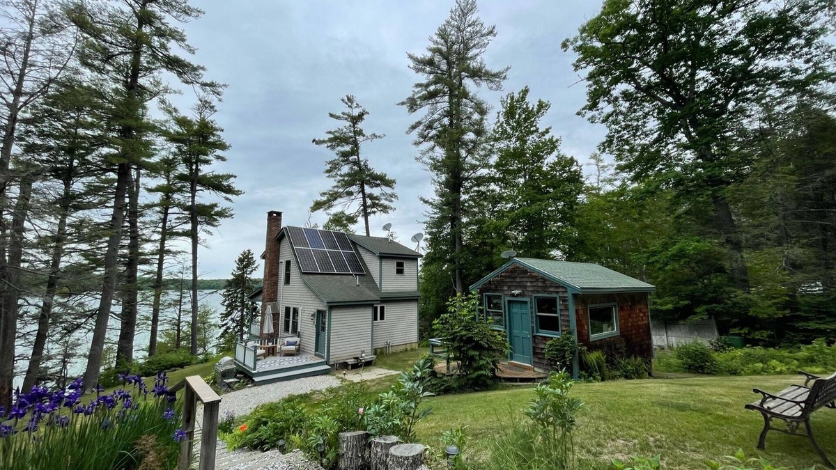 Freeport House | Wonderful Home nestled in Wolfe's Neck Woods “The Eagles Nest”