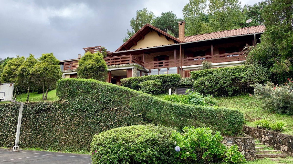 Monte Verde House | Wonderful House 600m from the Center: Jacuzzi, Sauna, Gourmet Space and Leisure Area
