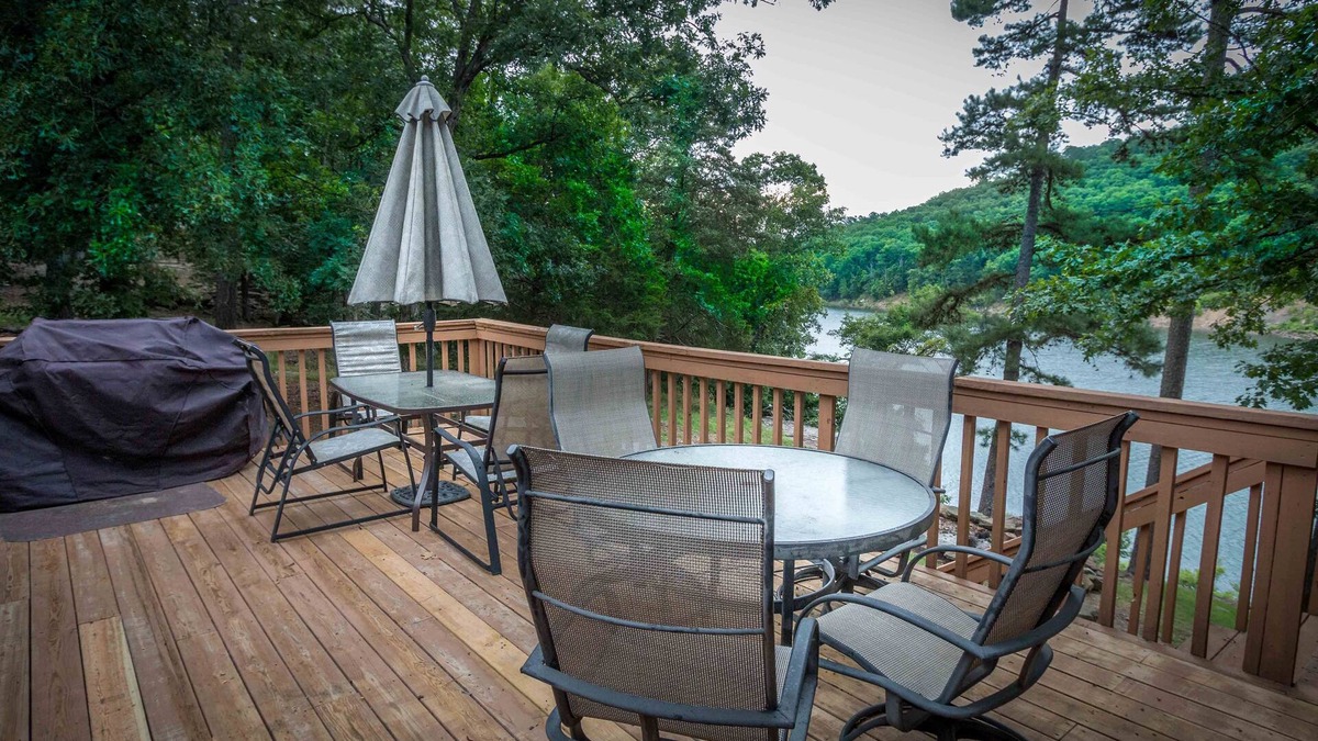 Edgemont House | Wonderful Lake Front Home with amazing views and access to the water