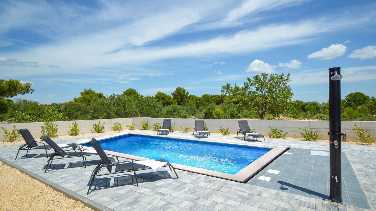 Drage House | Wonderful private villa for 12 people with WIFI, private pool, A/C, hot tub, TV and terrace