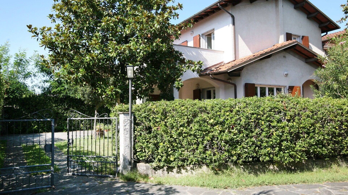 Forte dei Marmi Villa | Wonderful private villa for 8 guests with WIFI, TV and terrace