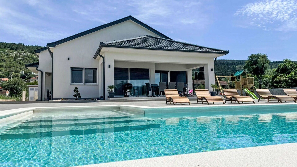 Donji Prolozac House | Wonderful private villa for 8 guests with WIFI, private pool, A/C, TV, terrace and panoramic view