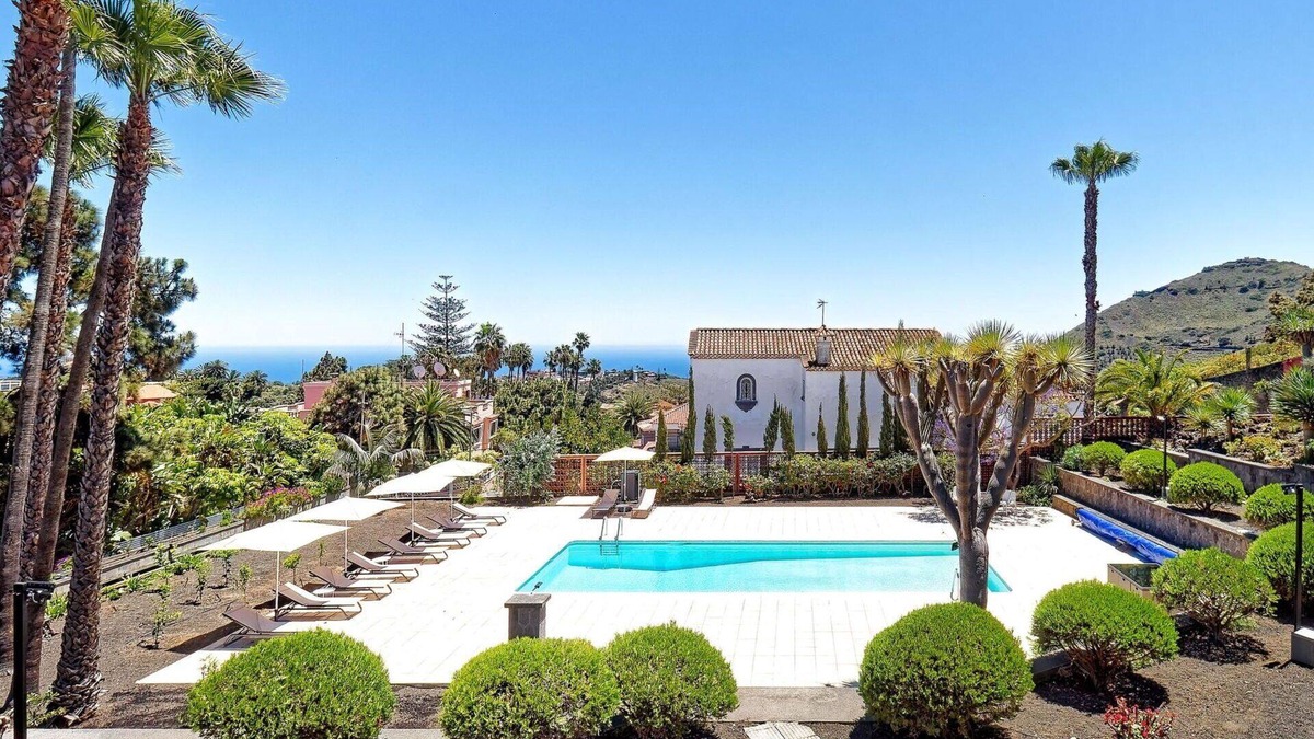 Tafira House | Wonderful private villa for 10 people with WIFI, private pool, A/C, TV, patio and pets allowed