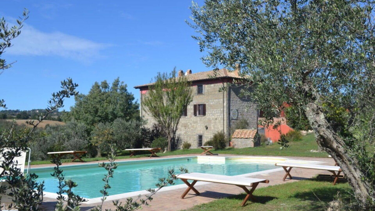 Montefiascone Villa | Wonderful private villa for 18 guests with WIFI, private pool, patio and pets allowed