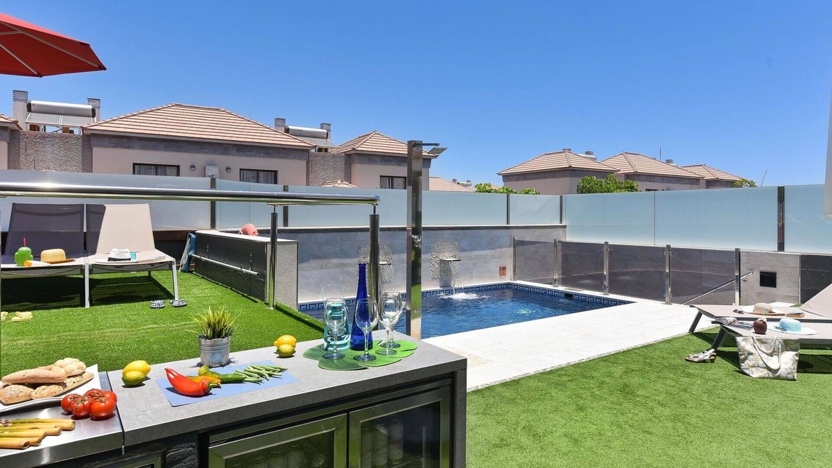 Costa Meloneras House | Wonderful private villa for 8 people with A/C, WIFI, private pool, TV and pets allowed