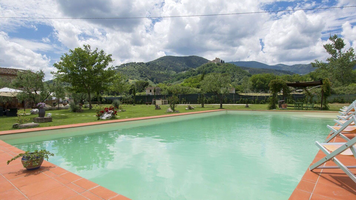 Cascine-La Croce Villa | Wonderful private villa for 14 people with A/C, private pool, WIFI, TV, patio and pets allowed