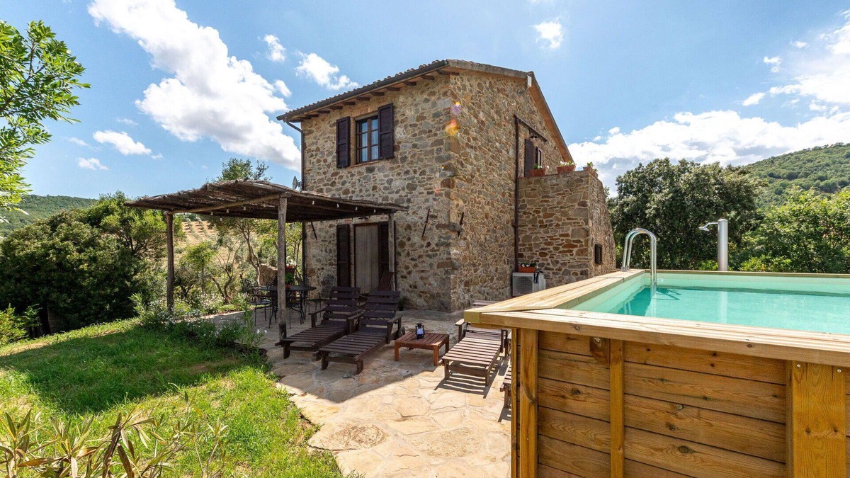 Cinigiano House | Wonderful private villa with private pool, A/C, WIFI, TV, patio, pets allowed and panoramic view
