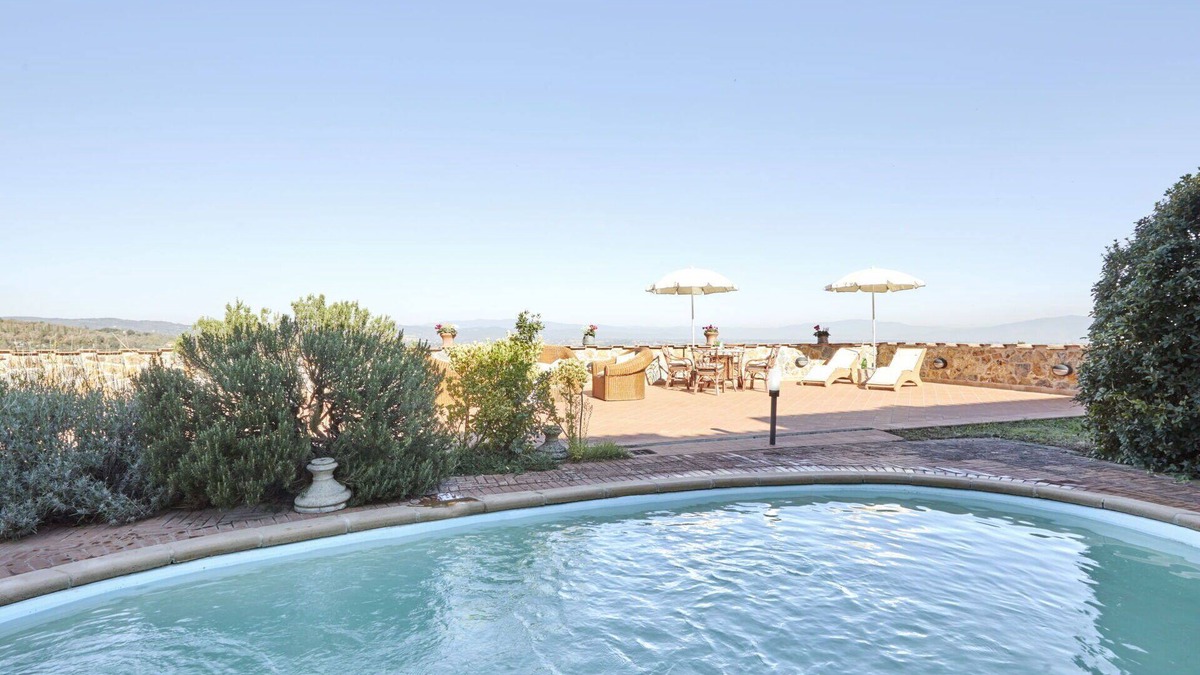 Lucignano House | Wonderful private villa for 16 people with WIFI, A/C, private pool, hot tub, TV and terrace