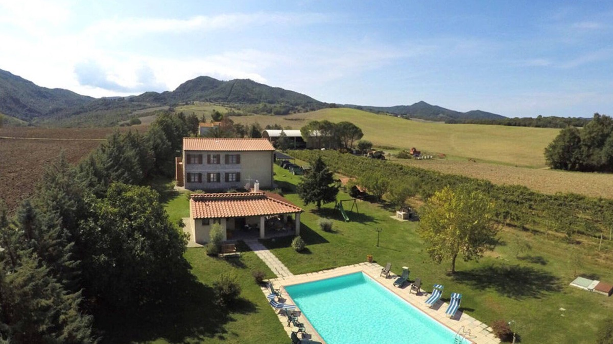 Pomarance Villa | Wonderful private villa for 20 people with private pool, WIFI, TV, terrace and panoramic view