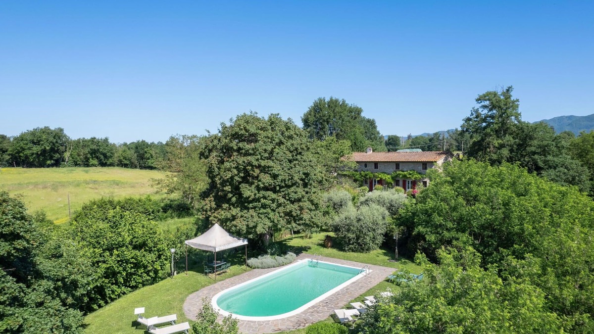 Vicchio Villa | Wonderful private villa with private pool, WIFI, TV, patio, pets allowed and panoramic view