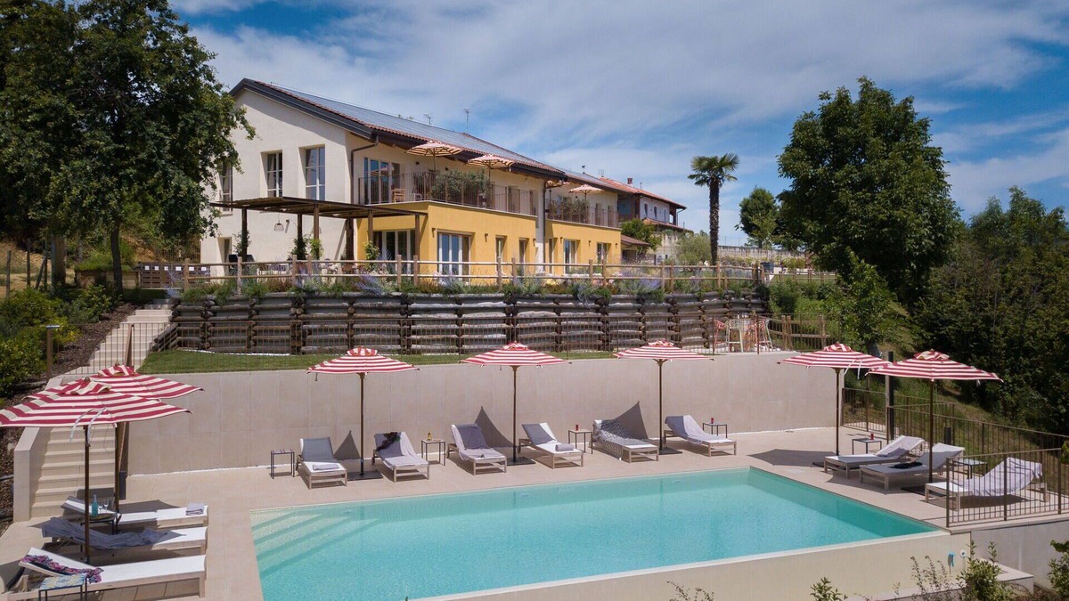 Monteu Roero Villa | Wonderful private villa for 26 guests with A/C, WIFI, private pool and patio, close to Alba