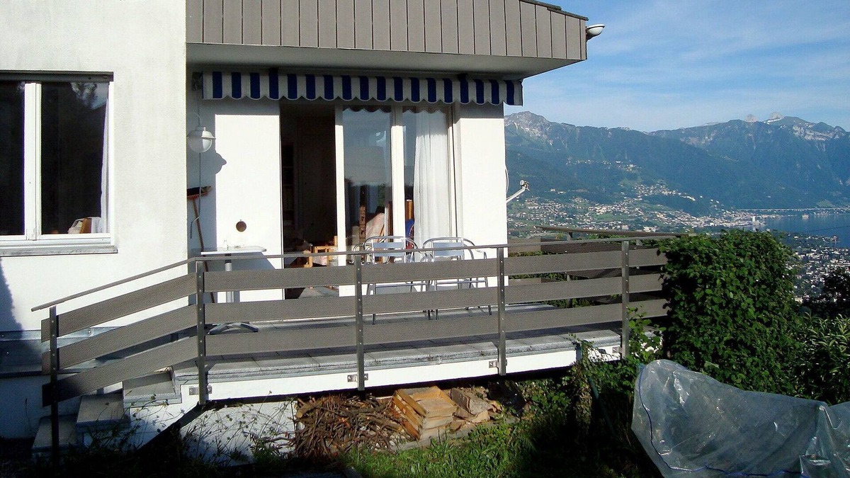 Chardonne House | Wonderful private villa for 5 people with WIFI, TV, patio, panoramic view and parking