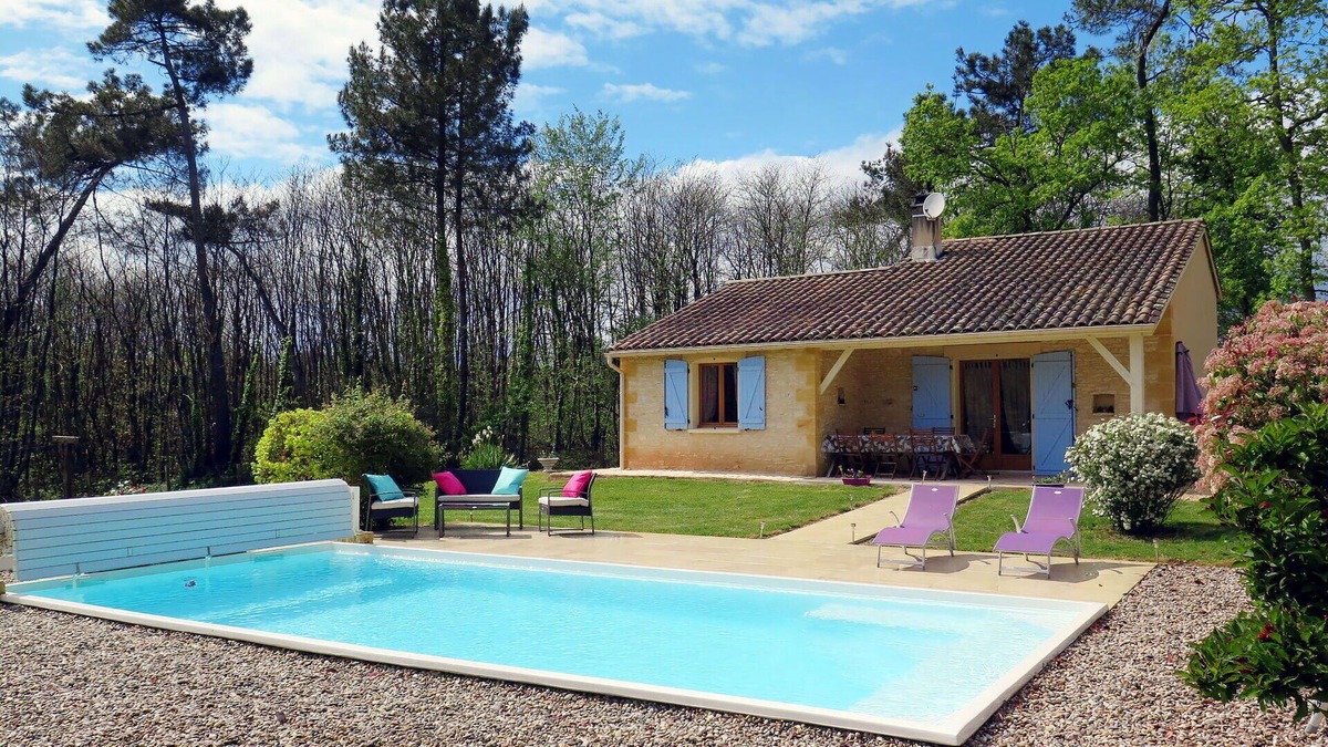 Blanquefort-sur-Briolance Villa | Wonderful private villa for 5 people with private pool, hot tub, WIFI, TV, terrace and pets allo.