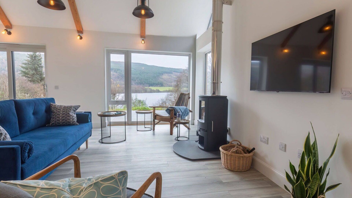 Balnain Villa | Wonderful private villa for 4 people with WIFI, TV, patio, pets allowed and panoramic view