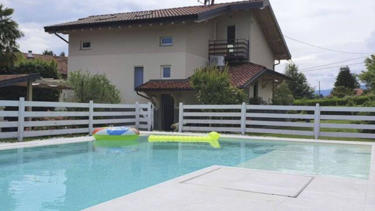 Besozzo Villa | Wonderful private villa for 8 people with hot tub, private pool, A/C, WIFI, TV and patio