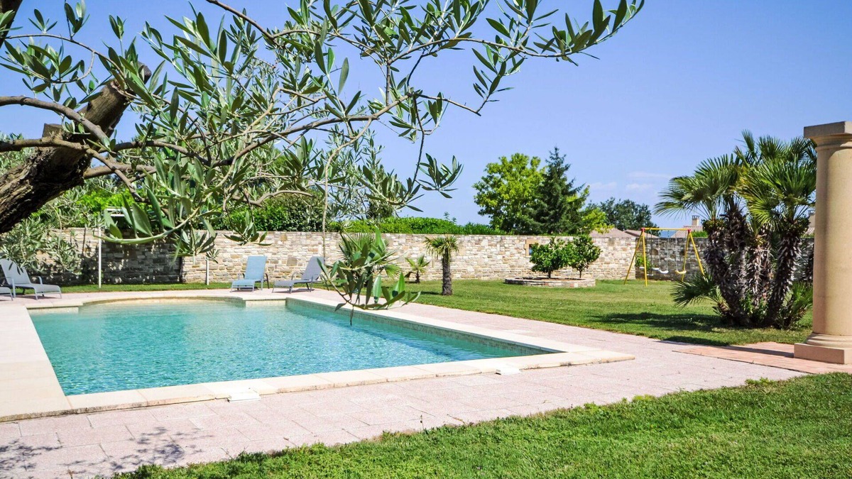 Mons House | Wonderful private villa for 7 people with A/C, pool, WIFI, TV and patio