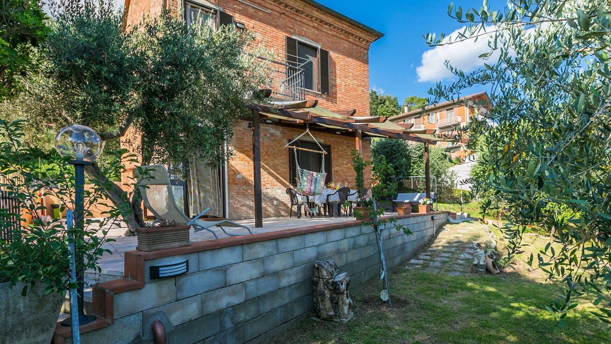 Chiusi House | Wonderful private villa for 7 people with WIFI, A/C, terrace, pets allowed and panoramic view