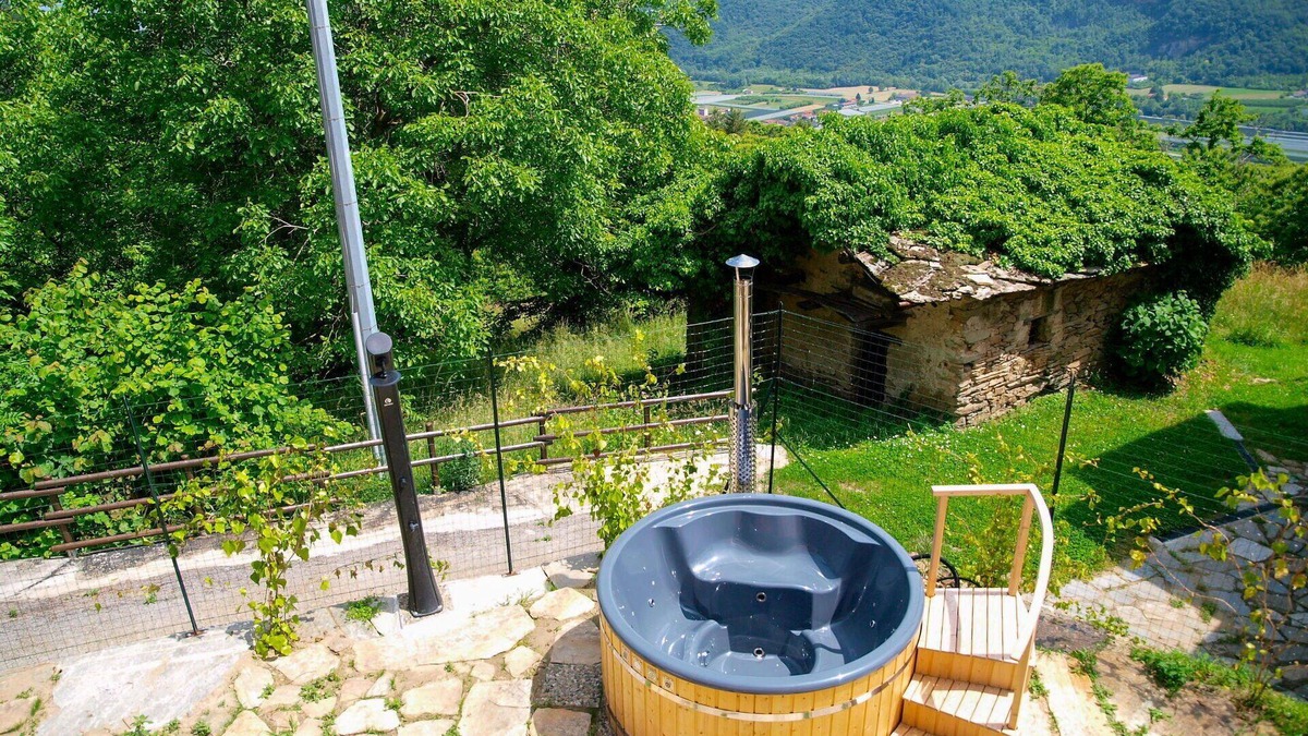 Piasco House | Wonderful private villa for 5 people with WIFI, hot tub, TV, patio, pets allowed and panoramic v.