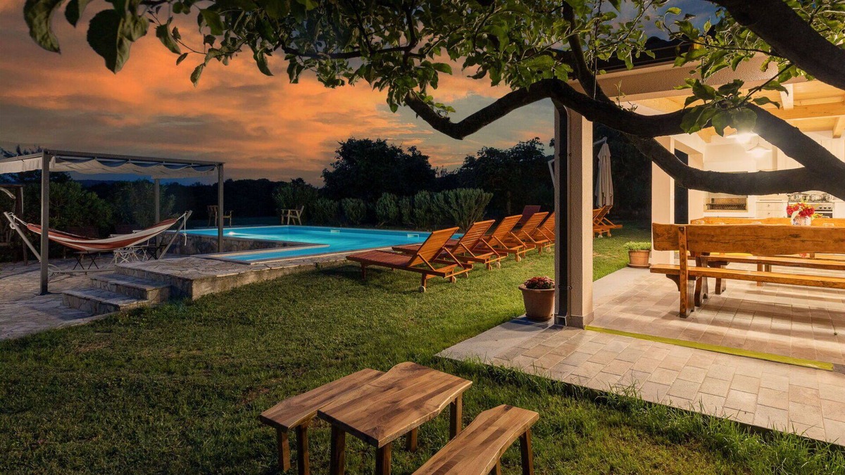 Pican House | Wonderful private villa with private pool, A/C, WIFI, TV, terrace, pets allowed and parking