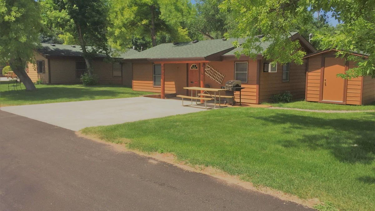 Rapid City Cabin | Wonderful Resort Cabin - Thirty Minutes to Mt Rushmore - In Rapid City On Canyon Lake Thirty Minutes from Mt Rushmore