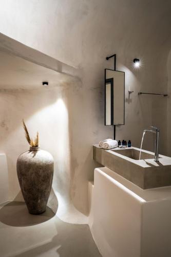 Exo Gonia Villa | Wonderful Santorini Villa 1 Bedroom Villa Gonia Astonishing Views & Outdoor Jacuzzi Exo Gonia