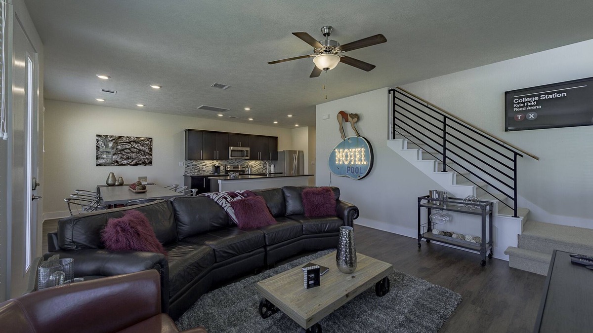 Wellborn House | Wonderful, Spacious, Upscale Townhome near Texas A&M University