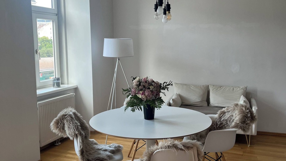 Mariahilf Apartment | Wonderful spacious (130m2) apartment next to Naschmarkt, 5 min to Karlsplatz