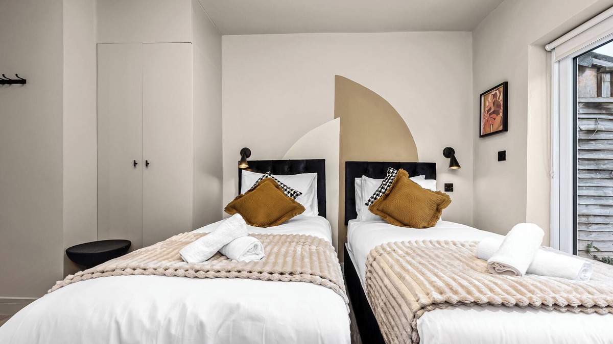 Livesey Apartment | Wonderful studio in London with WiFi and fitness center access
