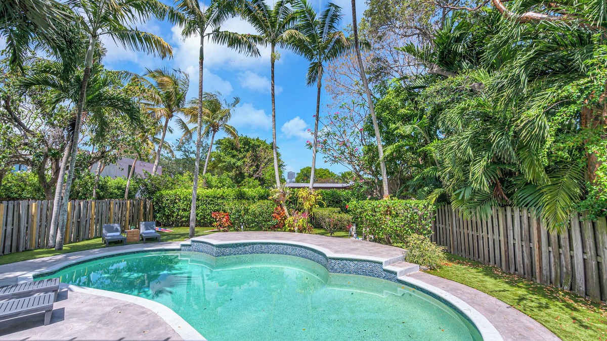 The Roads House | Wonderful Tropical Pool House Miami South Brickell