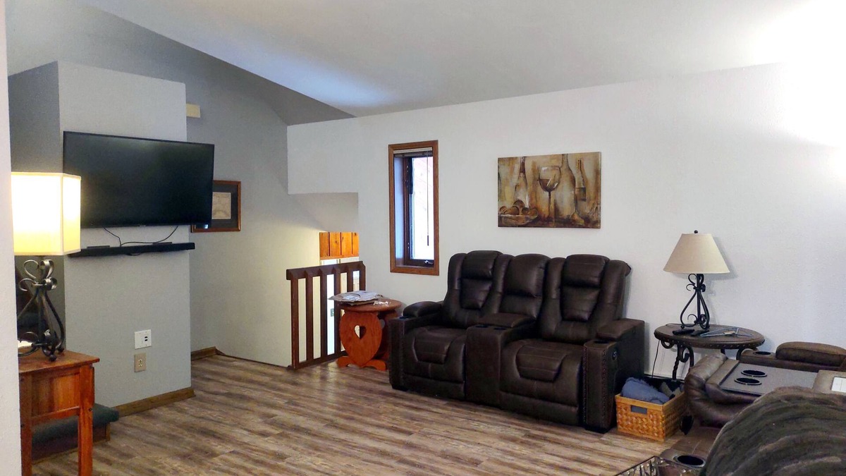 North Pole House | Wonderful Upper Unit, 2-bedroom home in North Pole Duplex