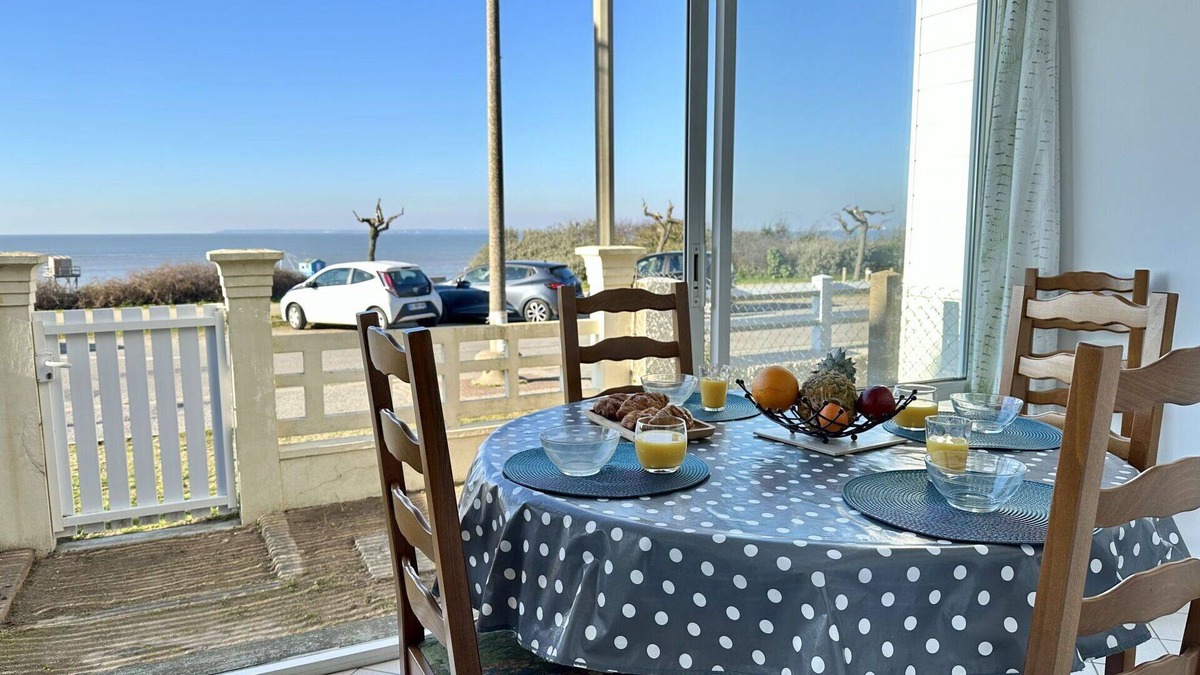 Tharon-Plage House | Wonderful villa for 6 people with WIFI, TV and pets allowed