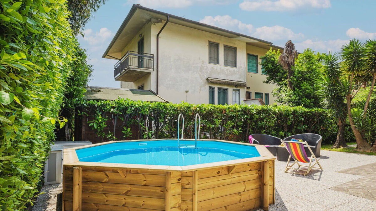 Tonfano House | Wonderful villa for 8 guests with WIFI, private pool, TV and pets allowed, close to Forte Dei M.