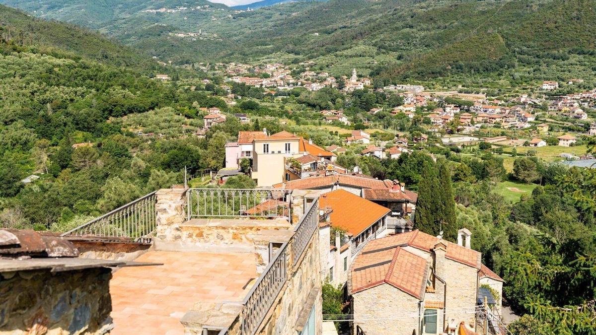 Garlenda House | Wonderful villa for 4 people with A/C, terrace and pets allowed
