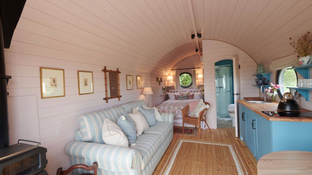 Cropredy House | Wonderful villa for 4 people with hot tub, terrace and pets allowed