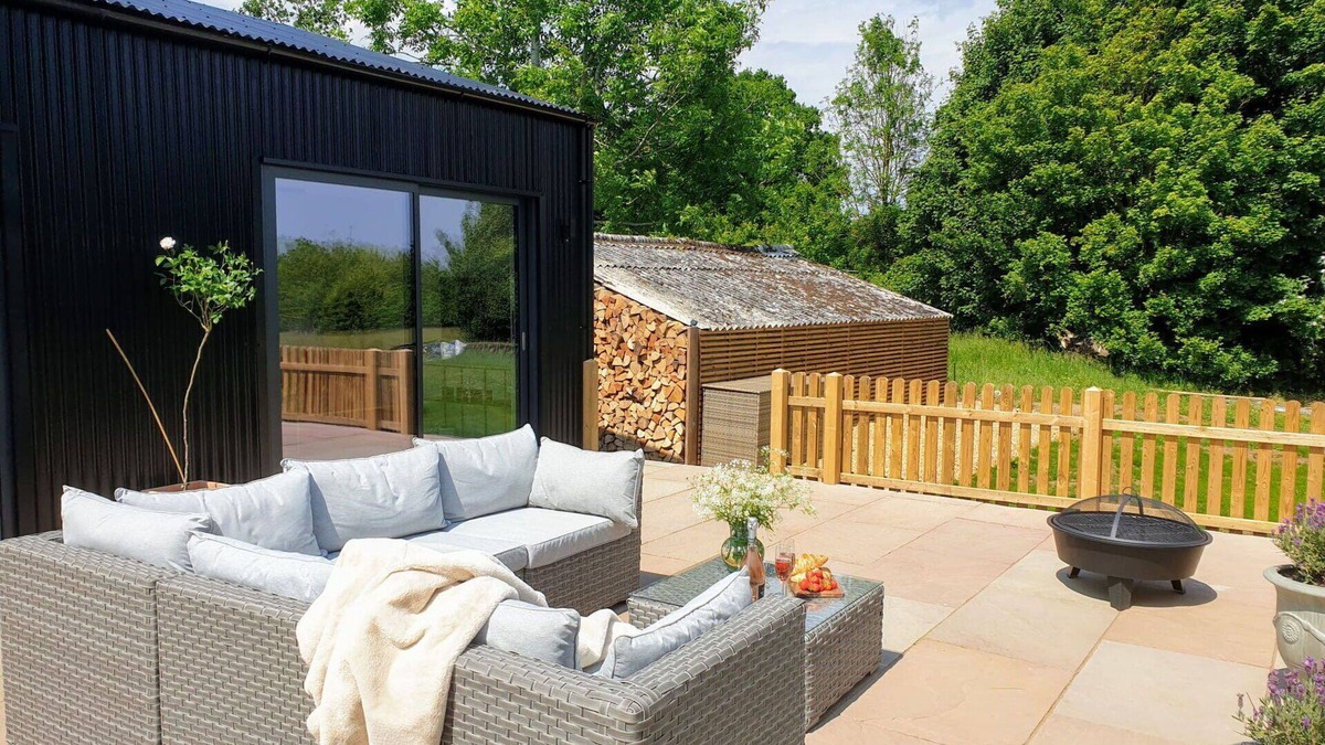 Howlett End House | Wonderful villa for 4 people with WIFI, TV and terrace