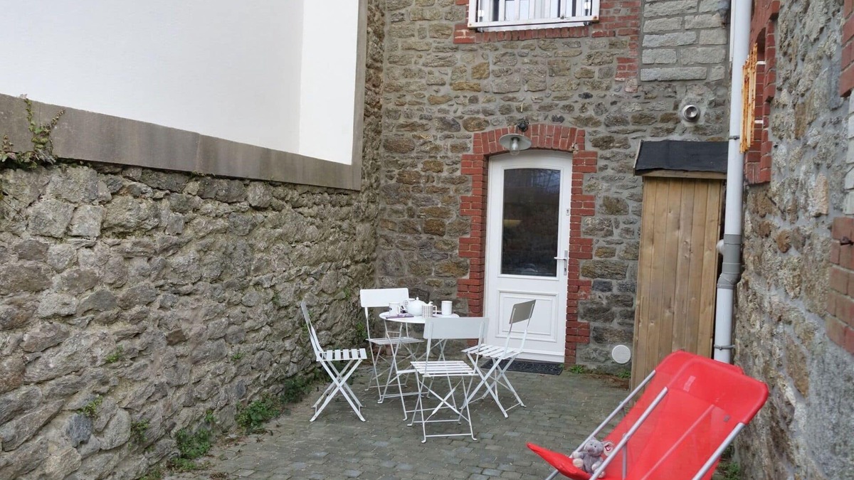 Saint-Igneuc House | Wonderful villa for 5 guests with WIFI, TV, terrace and pets allowed