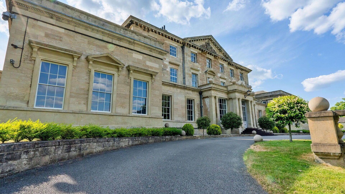 Hickleton House | Wonderful villa for 9 people with WIFI, TV, terrace and pets allowed