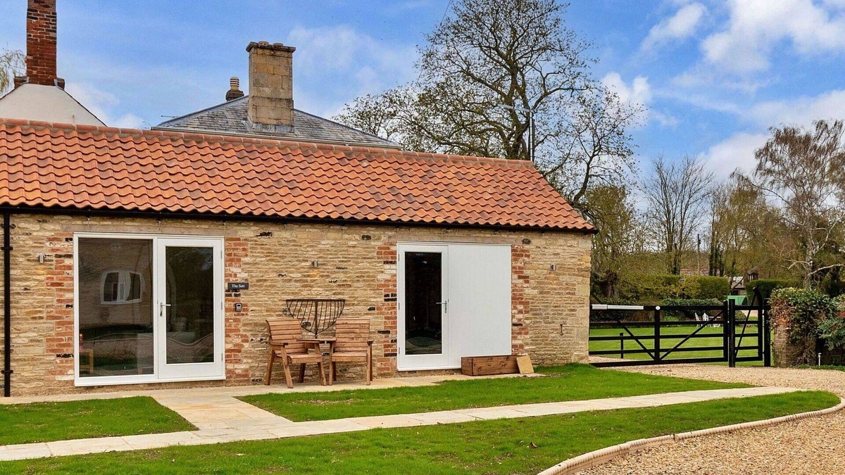 Thurlby House | Wonderful villa for 2 guests with WIFI, terrace and pets allowed
