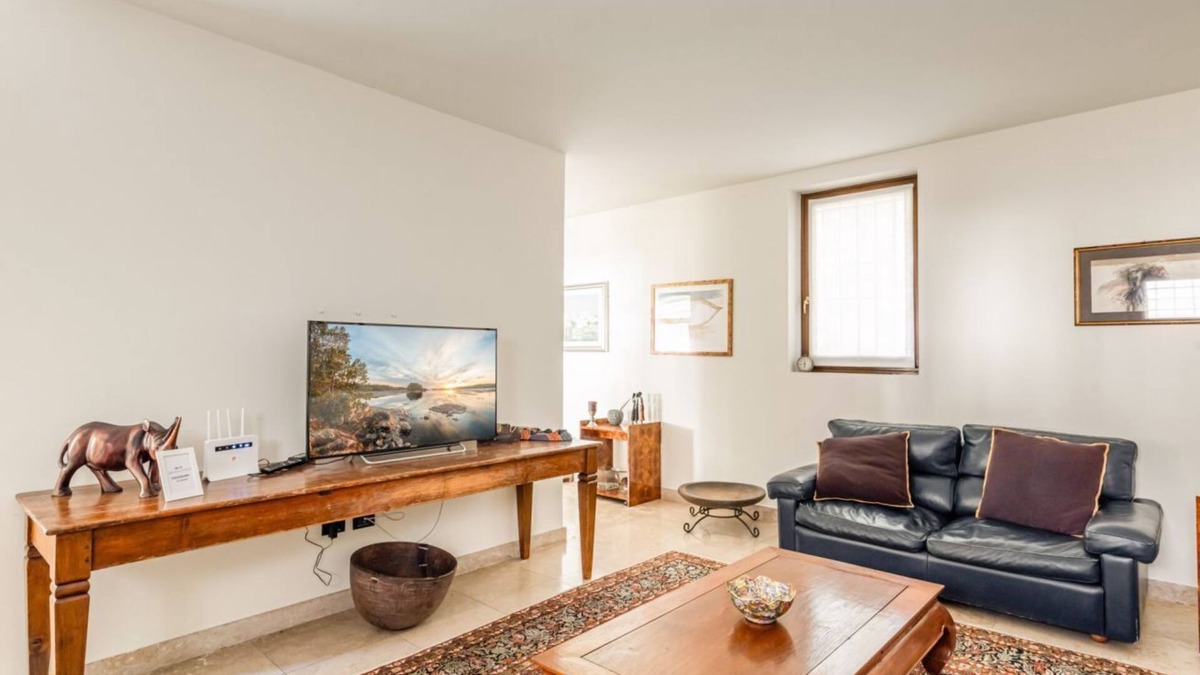 Sant'Agostino Apartment | Wonderful villa of 350sqm of space positioned on two levels with 500mt of SHARED garden.It accommodates 6 people, with three bedrooms (each with a private en suite bathroom) and a single armchair in the living roomTwo ASSIGNED parking spaces, present ins