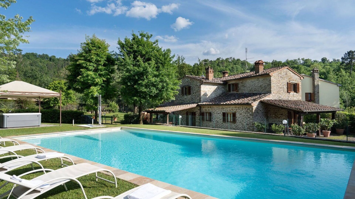 Subbiano Villa | Wonderful villa with hot tub, private pool, A/C, WIFI, TV, patio, panoramic view, close to Arezzo