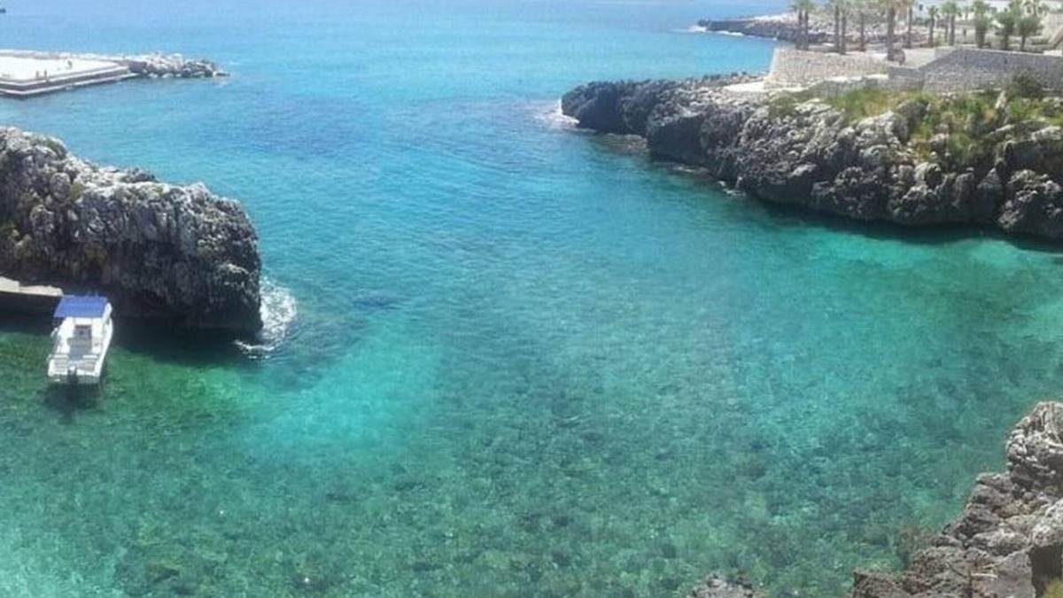 Castro Marina Villa | Wonderful villa with large terrace overlooking the sea and access to the sea