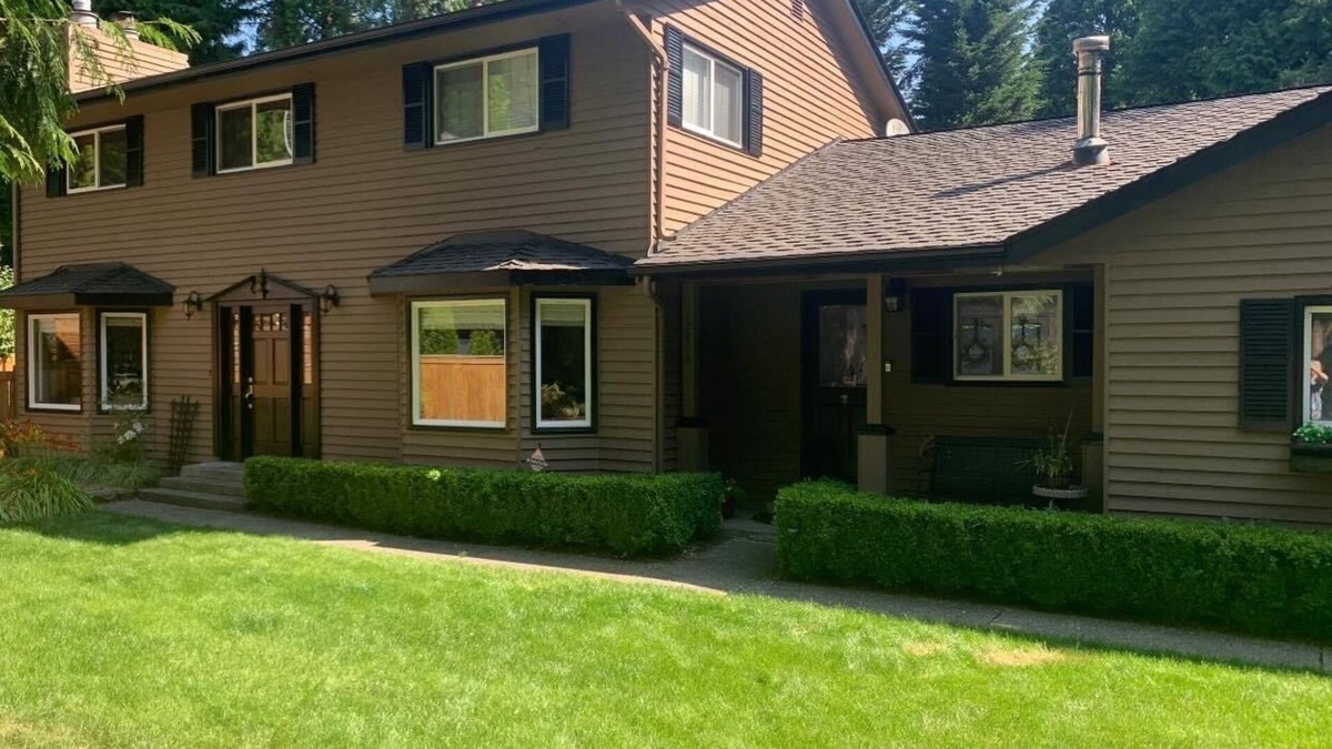 Bothell House | Wonderful Woodinville Wine region with hot tub