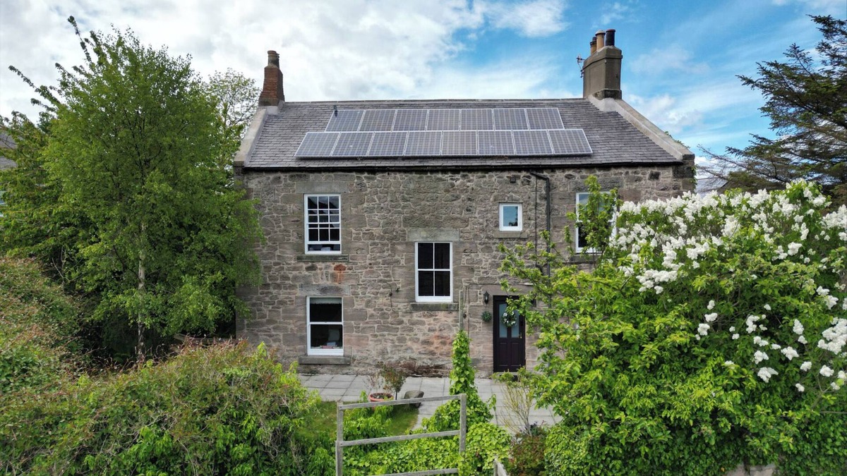Tweedmouth Cottage | WONDERLAND, pet friendly in Tweedmouth, Berwick-Upon-Tweed