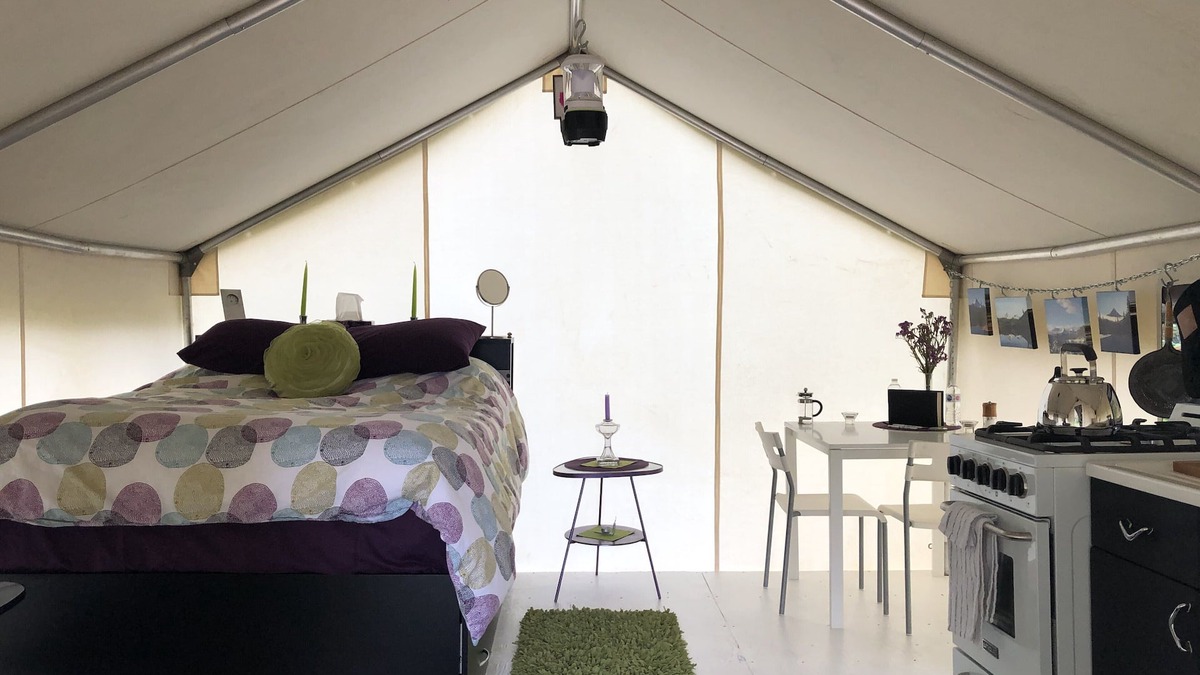 Jade City Cabin | Wood fired hot tub glamping!