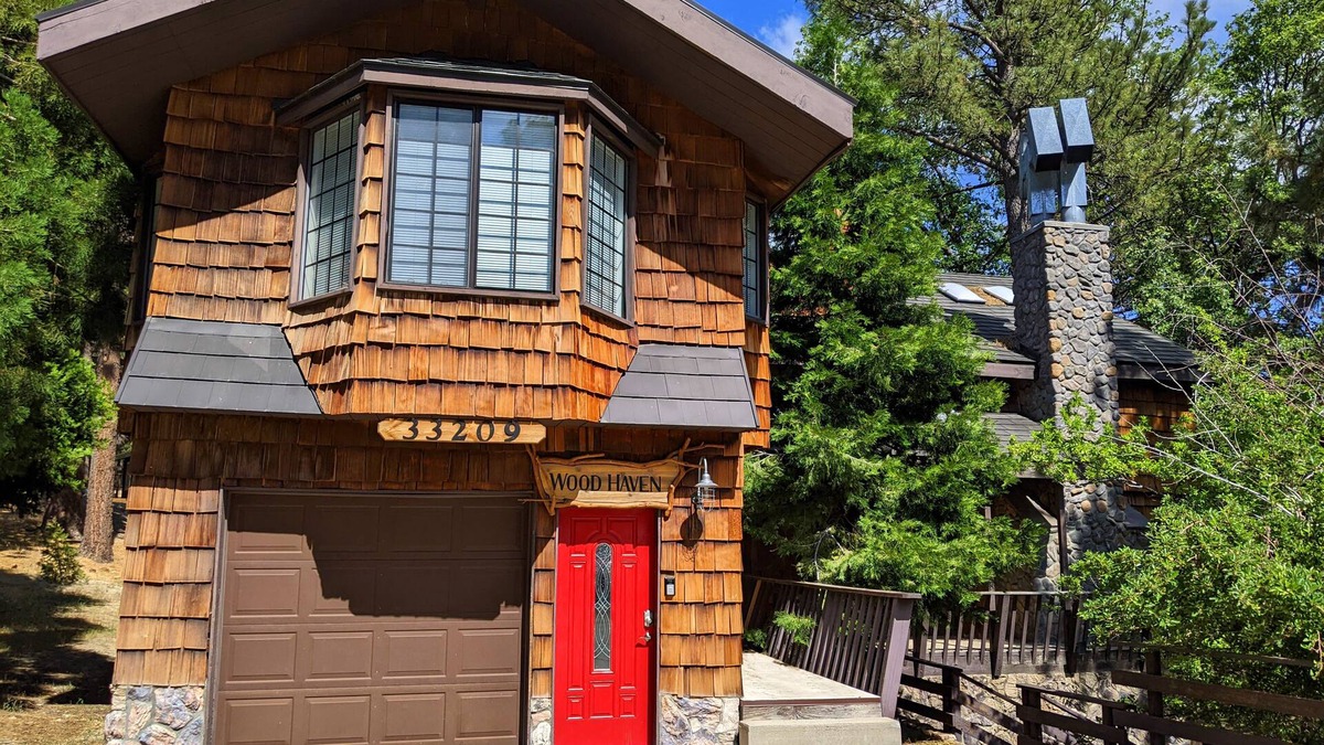 Green Valley Lake Cabin | Wood Haven — Enormous 4-Story Cabin for Family and Work Retreats [Sleeps 19]