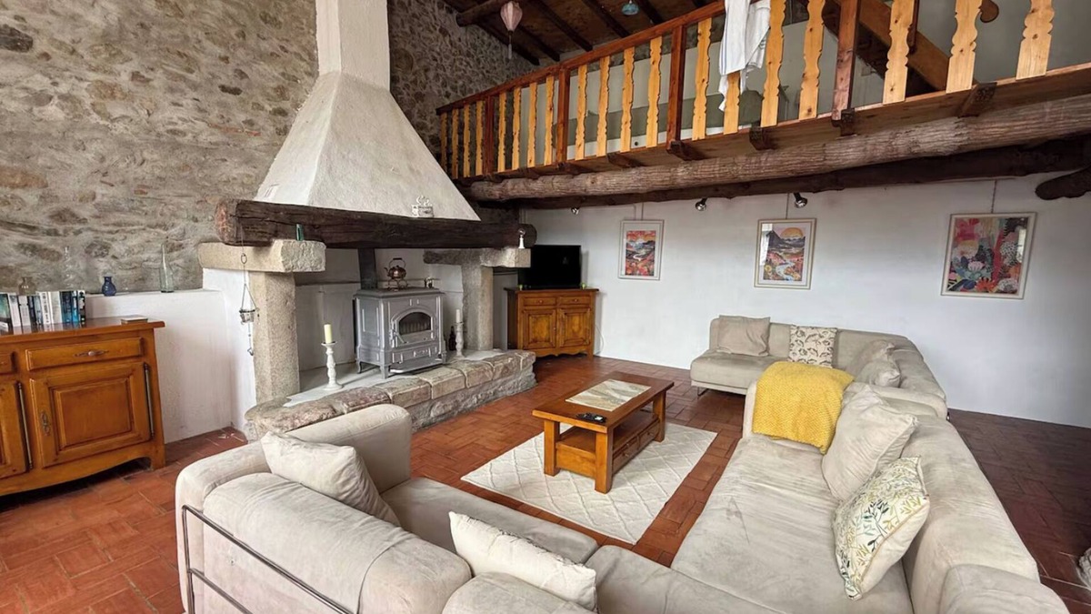 Los Masos House | Wood Lodge - Sleeps10 - Skiing - Thermal Baths