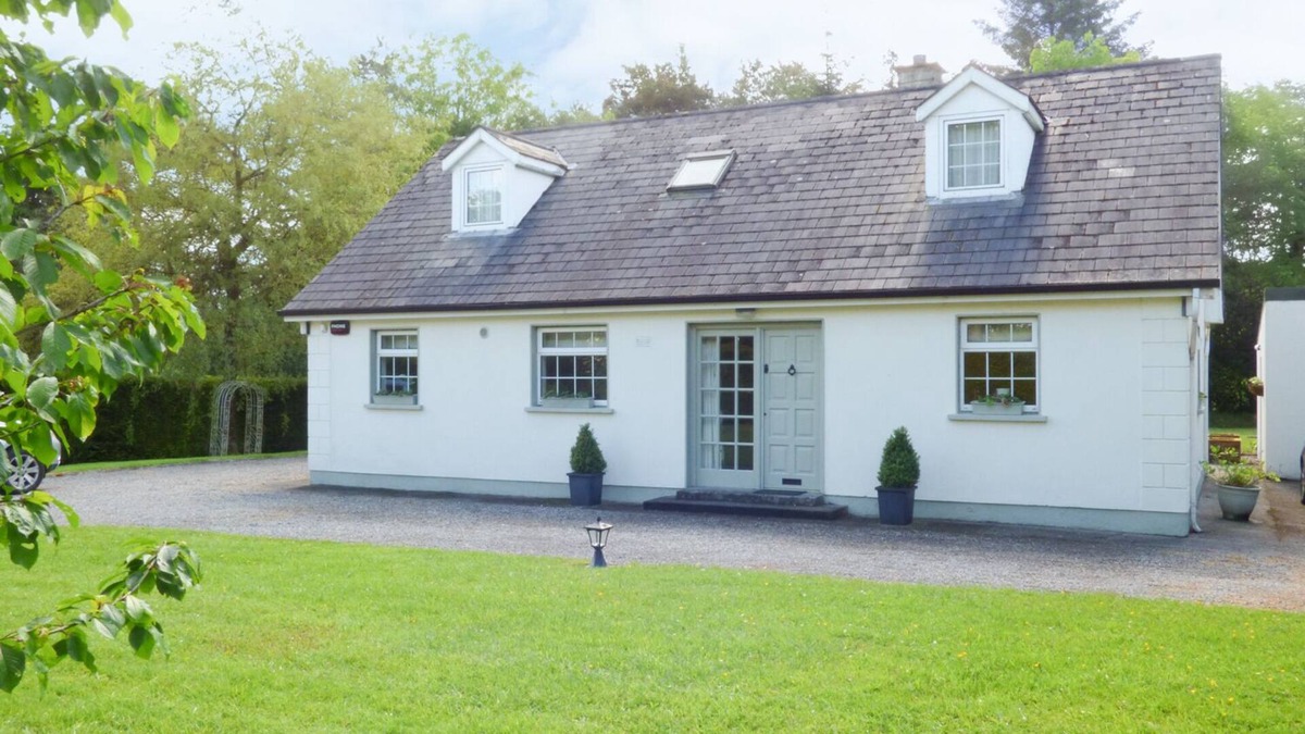 Kilgreaney Cottage | WOODBINE COTTAGE, family friendly in Kilkenny, County Kilkenny