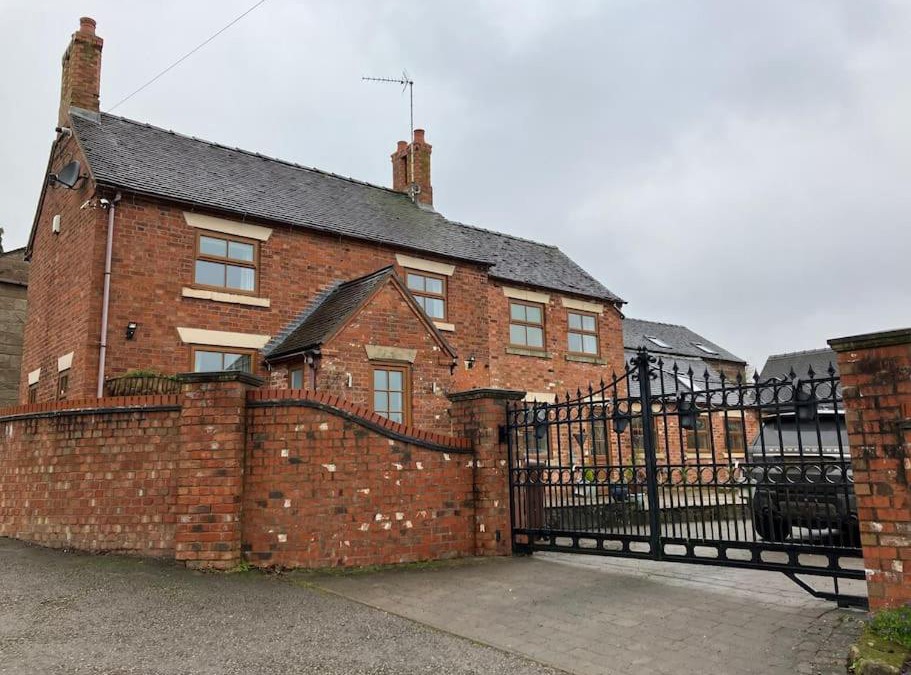 Alton House | Woodbine Cottage-PART OF ALTON COTTAGES