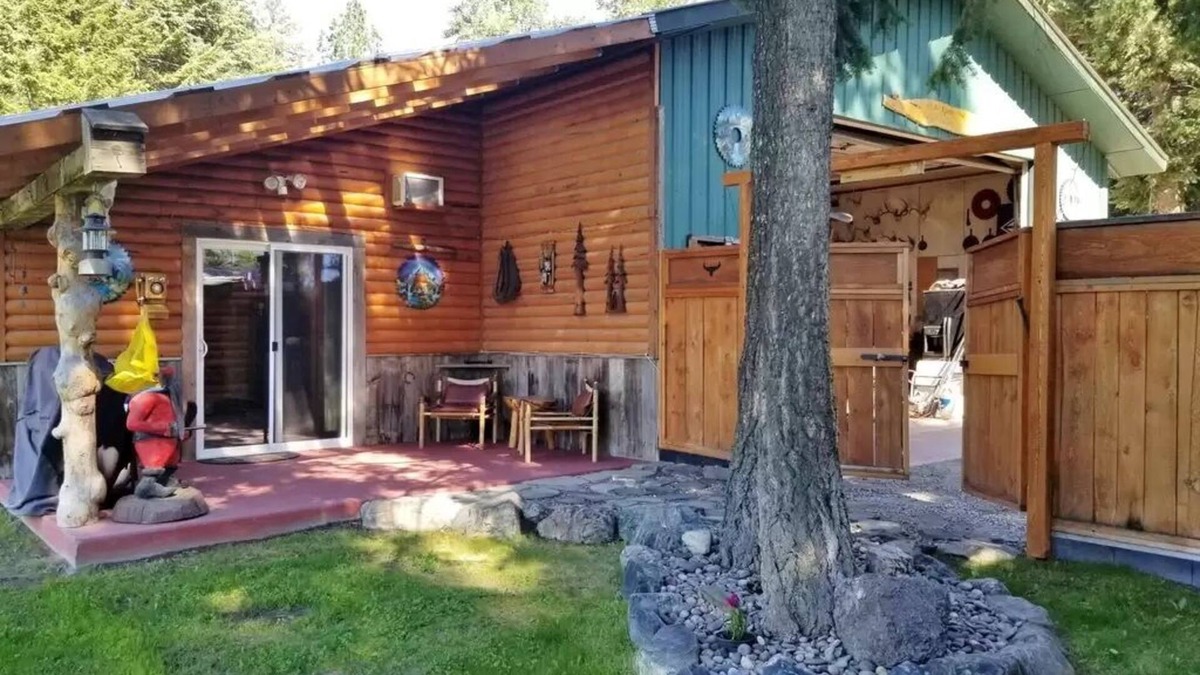 Kalispell House | Woodcrafters Cabin on 2.5 acres